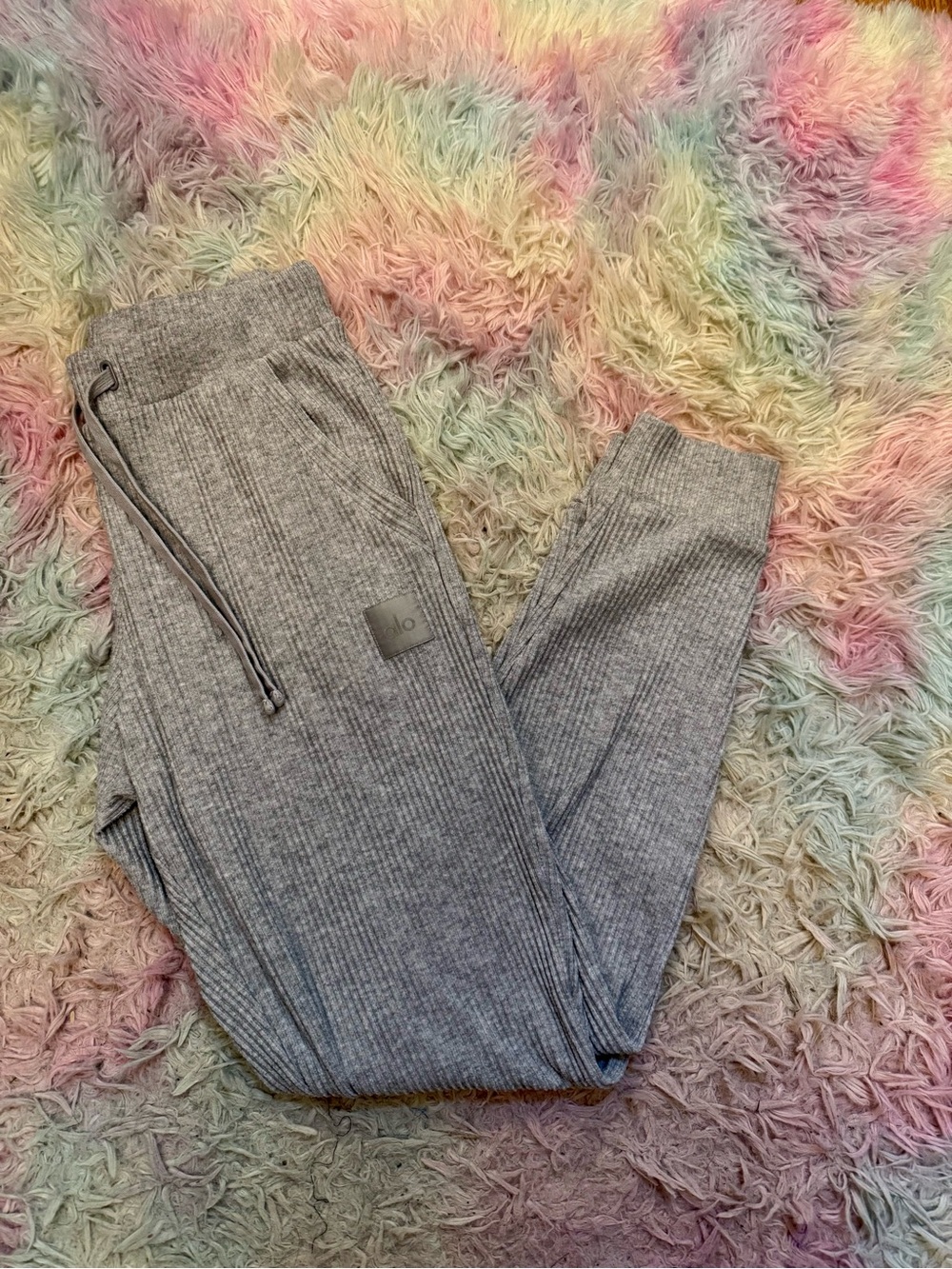 Alo Yoga Muse Sweatpants, Small - grey